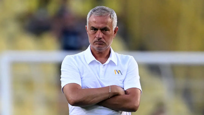 Mourinho vừa nhận án phạt vì bỏ họp báo