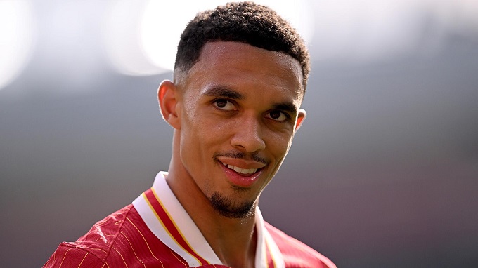 Alexander-Arnold đi vào lịch sử của Liverpool